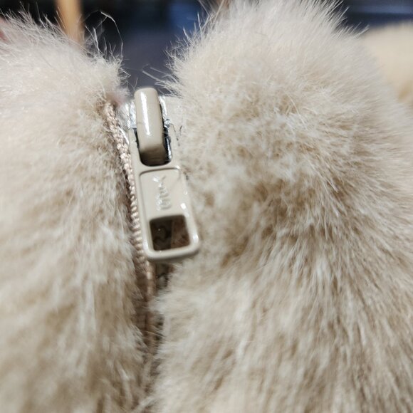 Super soft & comfy Y2K Bratz style light tan cream faux fur vest with zipper - Picture 9 of 13